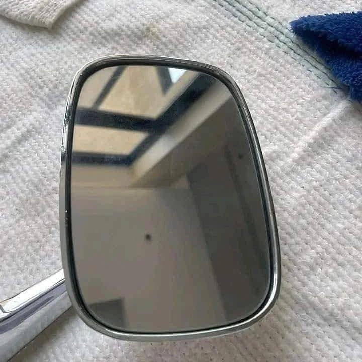 Driver side mirror thumbnail 2
