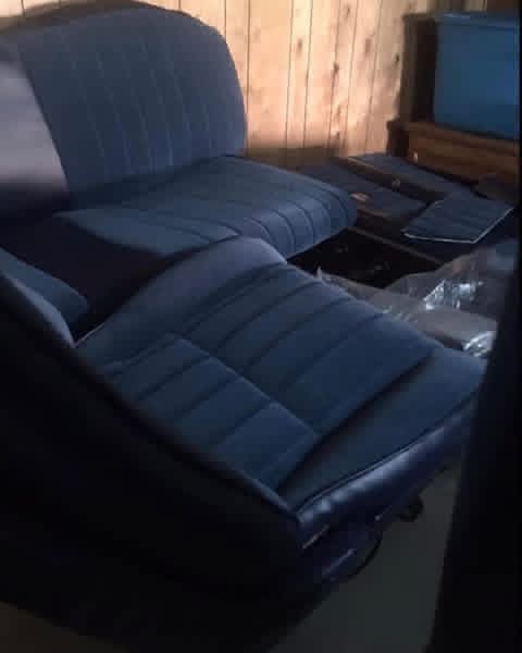 Seats thumbnail 3