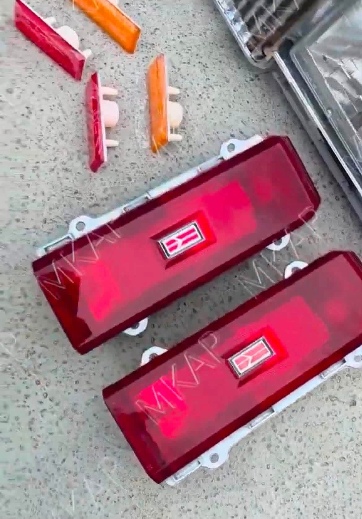 Taillight and bumper thumbnail 3