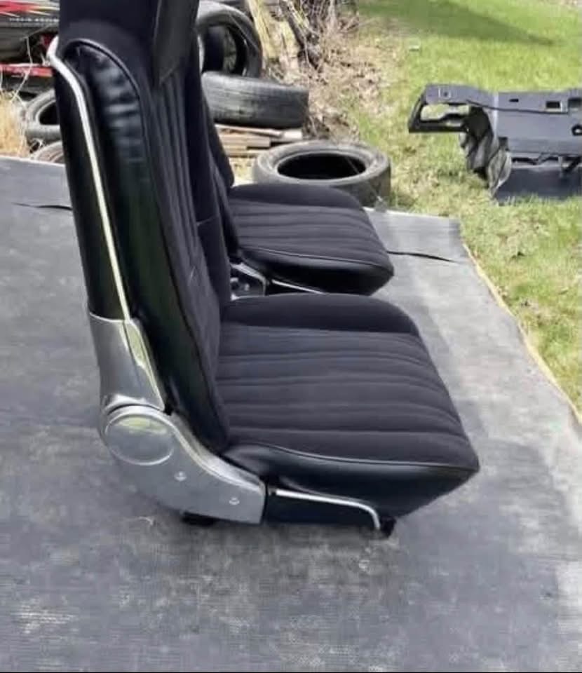Seats thumbnail 4