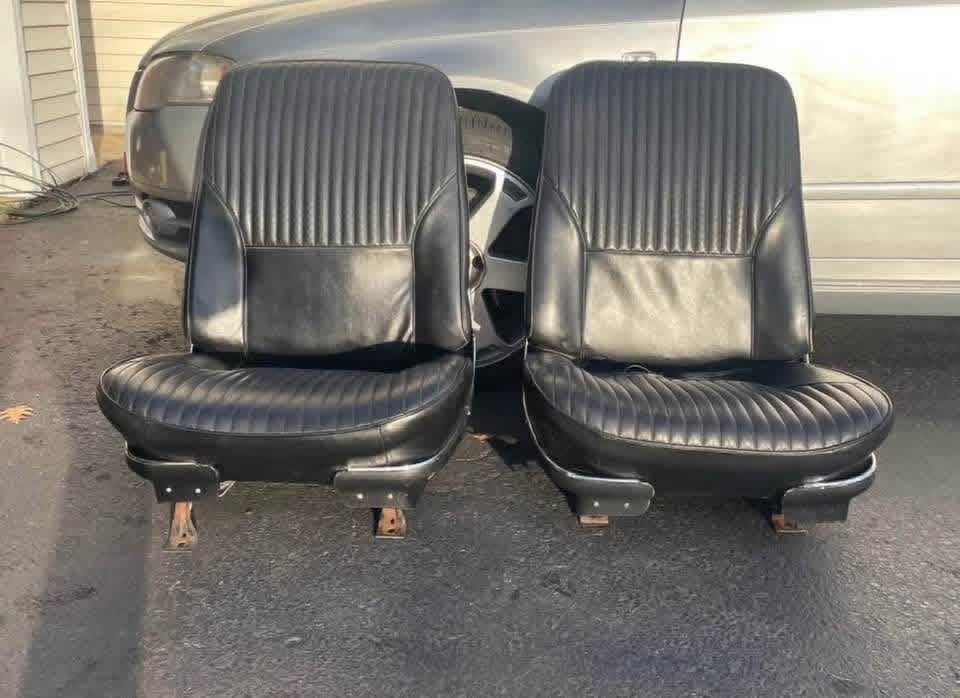 Seats thumbnail 2