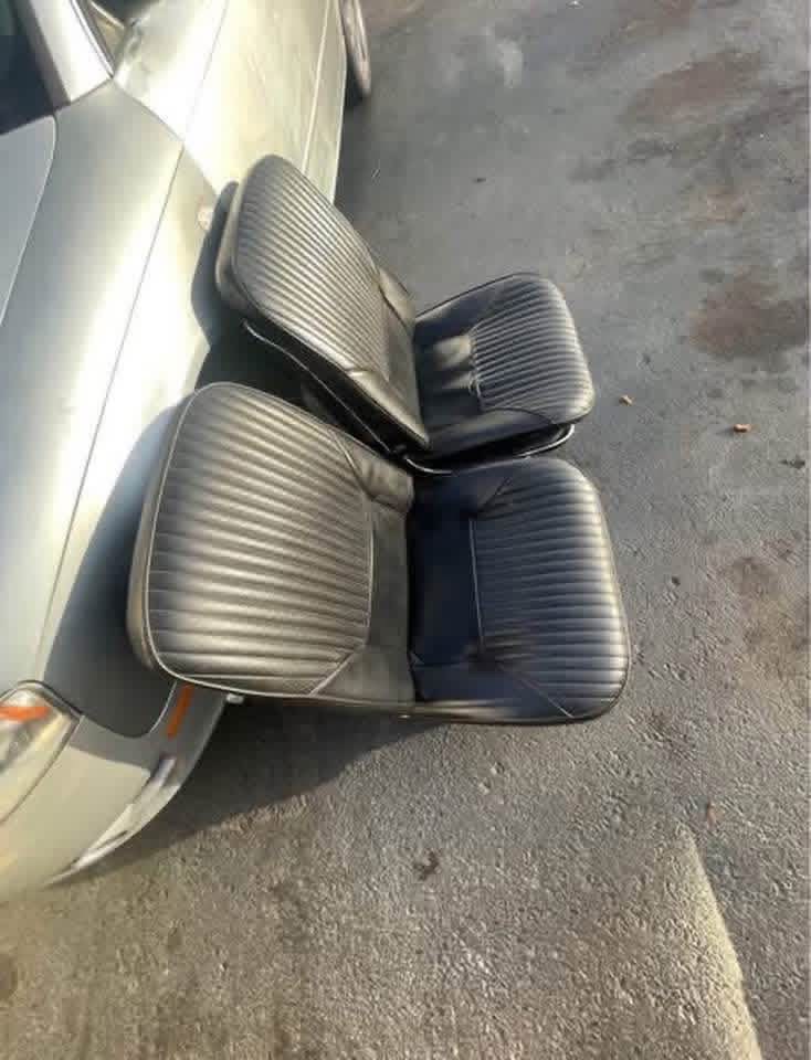 Seats thumbnail 3