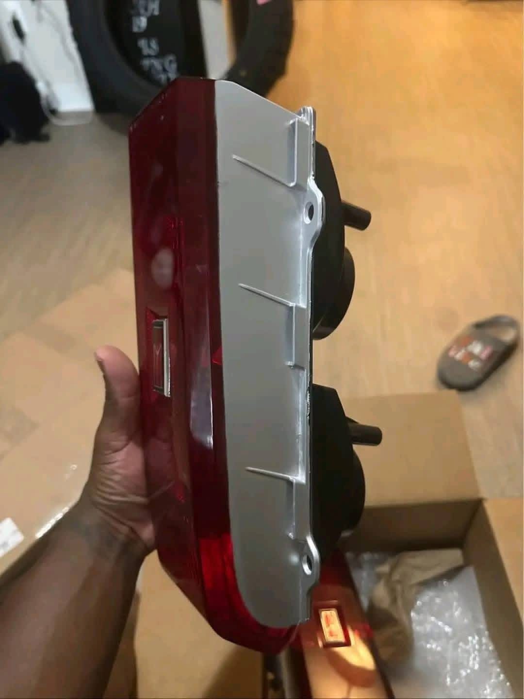 Taillight thumbnail 3